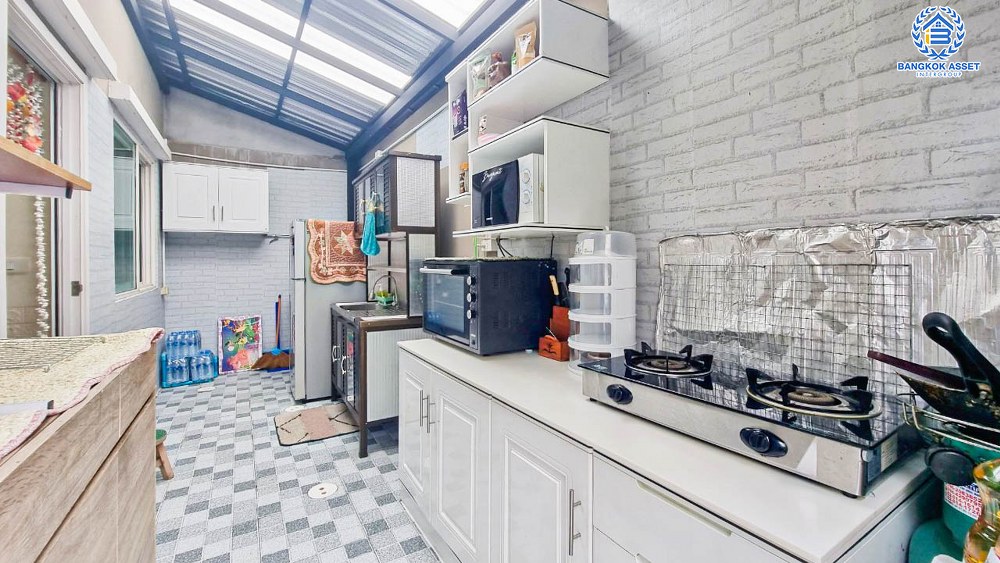 *****ทาวน์เฮ้าส์มือสอง โครงการ กัสโต้ เพชรเกษม-ทวีวัฒนา เนื้อที่ 28.70 ตร.ว. ฟังก์ชัน 4 ห้องนอน 3 ห้องน้ำ 2 ที่จอดรถ ภายในสภาพดีเยี่ยม โครงการตั้งบนทำเลเดินทางสะดวก เชื่อมต่อถนนเลียบคลองทวีวัฒนา ถนนเพชรเกษม ถนนพุทธมณฑลสาย3 ถนนบรมราชชนนี ใกล้เดอะมอลล์บางเเค