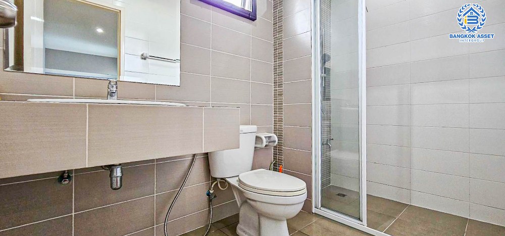 *****บ้านแฝดมือสอง ธนาฮาบิเเทต ราชพฤกษ์-สิรินทร เนื้อที่ 35.40 ตร.ว. ฟังก์ชัน 3 ห้องนอน 3 ห้องน้ำ 2 ที่จอดรถ บ้านสภาพดีเยี่ยม เหมือนใหม่พร้อมเข้าอยู่ได้มันที บนทำเลเดินทางสะดวก เชื่อมต่อถนนสิรินธร ถนนราชพฤกษ์ ถนนบรมราชชนนี ใกล้เดอะวอล์ค ราชพฤกษ์ และจุดขึ้นทางด่วน "ศรีรัช"