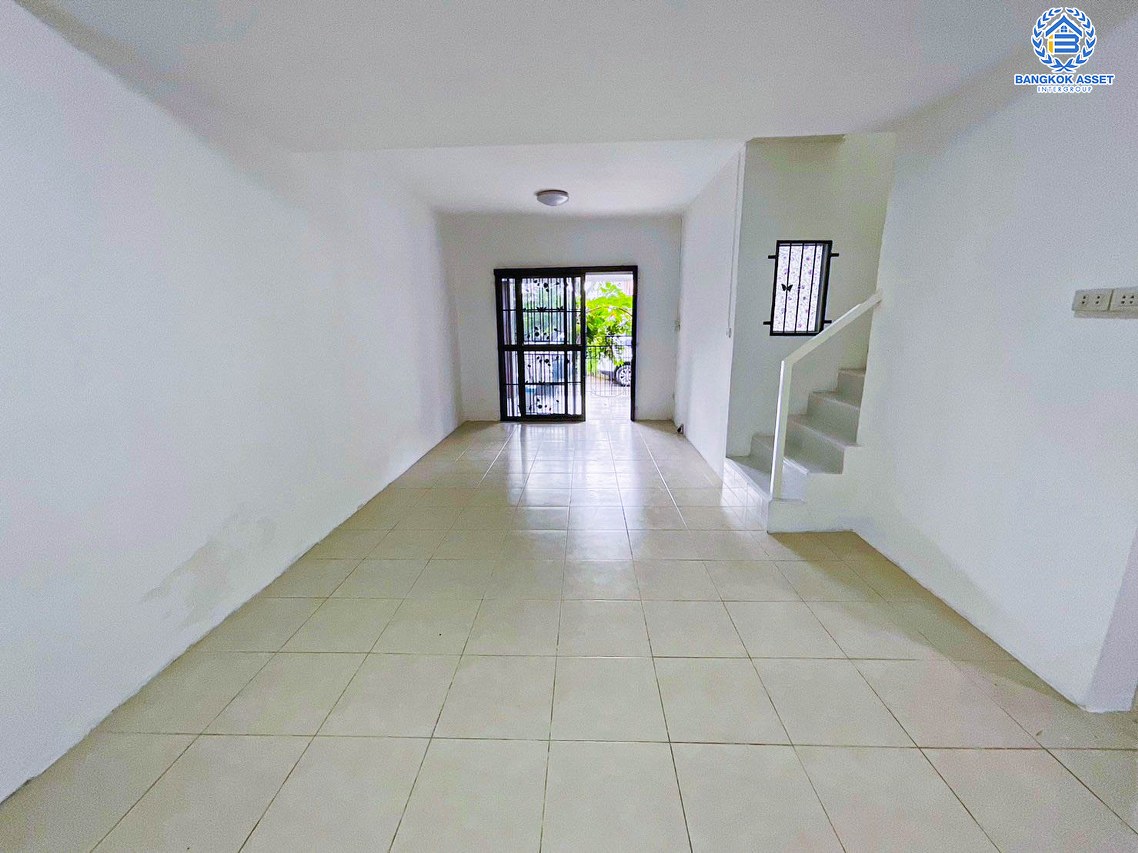 *****ทาวน์เฮ้าส์มือสองนนทบุรี โครงการ พฤกษา49 กาญจนาภิเษก เนื้อที่ 17.4 ตร.ว. ฟังก์ชัน 3 ห้องนอน 2 ห้องน้ำ 1 ที่จอดรถ บ้านน่าอยู่ พร้อมเข้าอยู่ บนทำเลแห่งการเดินทาง ใกล้รถไฟฟ้าสายสีม่วง "สถานีสามเเยกบางใหญ่" และจุดขึ้นทางด่วน "ศรีรัช" จองเลย!