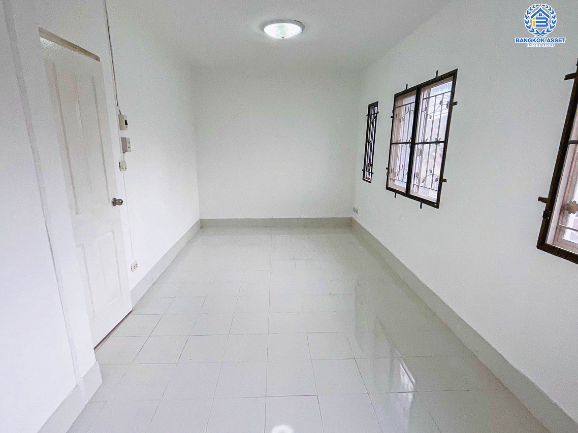 *****ทาวน์เฮ้าส์มือสองนนทบุรี โครงการ พฤกษา49 กาญจนาภิเษก เนื้อที่ 17.4 ตร.ว. ฟังก์ชัน 3 ห้องนอน 2 ห้องน้ำ 1 ที่จอดรถ บ้านน่าอยู่ พร้อมเข้าอยู่ บนทำเลแห่งการเดินทาง ใกล้รถไฟฟ้าสายสีม่วง "สถานีสามเเยกบางใหญ่" และจุดขึ้นทางด่วน "ศรีรัช" จองเลย!