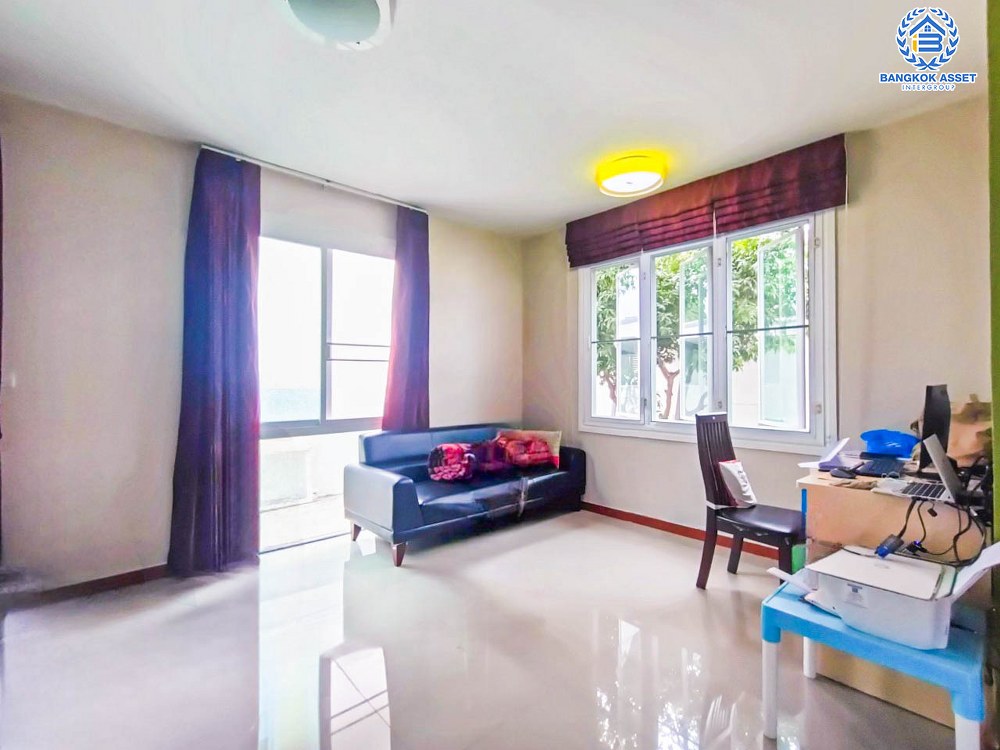 *****บ้านเดี่ยวมือสอง โครงการ โฮมเพลส กาญจนาภิเษก เนื้อที่ 56.40 ตร.ว. ฟังก์ชัน 4 ห้องนอน 2 ห้องน้ำ 2 ที่จอดรถ บริเวณบ้านกว้าง พื้นที่ใช้สอยเยอะ ทำเลเดินทางเข้า-ออกในเมืองได้ง่าย เชื่อมต่อถนนคลองถนน ถนนกาญจนาภิเษก ถนนรัตนาธิเบศร์ ใกล้รถไฟฟ้าสายสีม่วง "สถานีคลองบางไผ่" และจุดขึ้นทางด่วน "ศรีรัช"