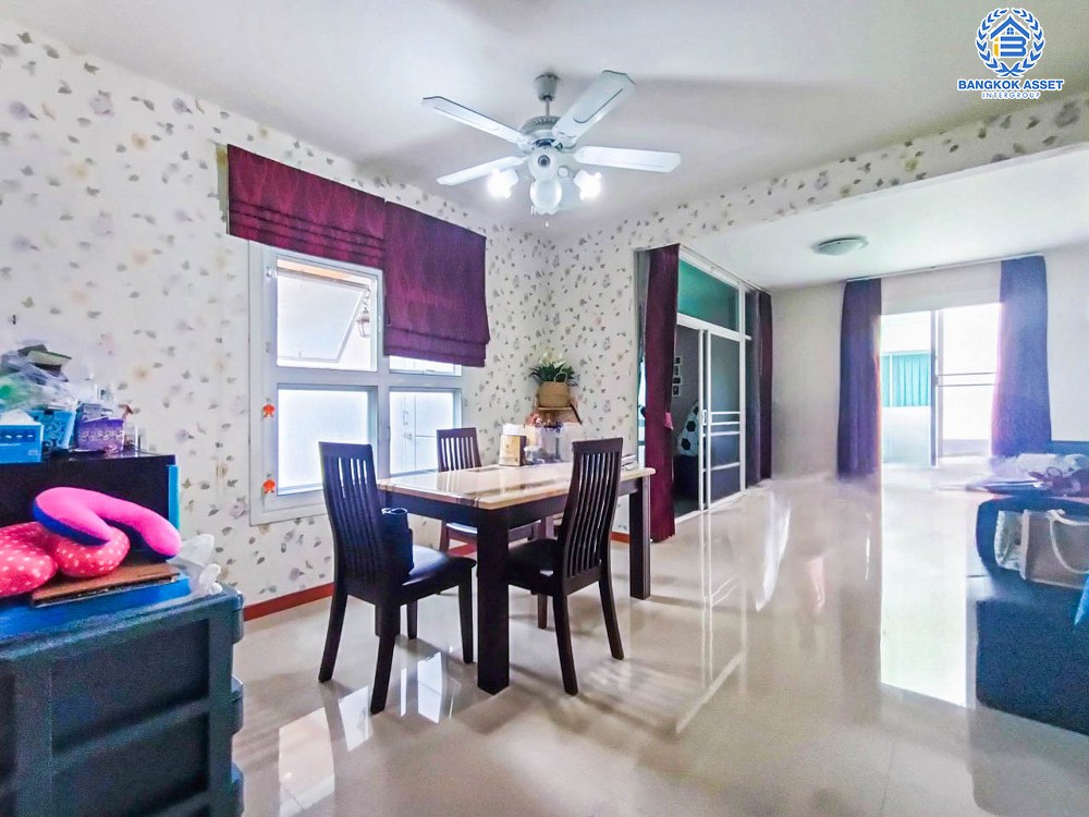 *****บ้านเดี่ยวมือสอง โครงการ โฮมเพลส กาญจนาภิเษก เนื้อที่ 56.40 ตร.ว. ฟังก์ชัน 4 ห้องนอน 2 ห้องน้ำ 2 ที่จอดรถ บริเวณบ้านกว้าง พื้นที่ใช้สอยเยอะ ทำเลเดินทางเข้า-ออกในเมืองได้ง่าย เชื่อมต่อถนนคลองถนน ถนนกาญจนาภิเษก ถนนรัตนาธิเบศร์ ใกล้รถไฟฟ้าสายสีม่วง "สถานีคลองบางไผ่" และจุดขึ้นทางด่วน "ศรีรัช"