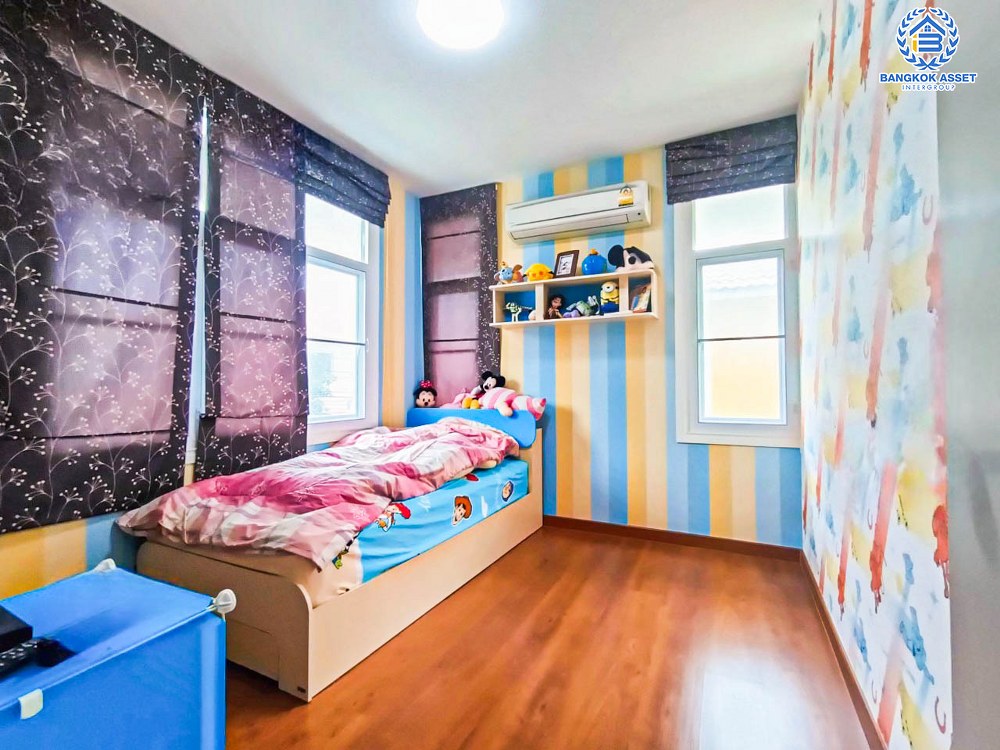 *****บ้านเดี่ยวมือสอง โครงการ โฮมเพลส กาญจนาภิเษก เนื้อที่ 56.40 ตร.ว. ฟังก์ชัน 4 ห้องนอน 2 ห้องน้ำ 2 ที่จอดรถ บริเวณบ้านกว้าง พื้นที่ใช้สอยเยอะ ทำเลเดินทางเข้า-ออกในเมืองได้ง่าย เชื่อมต่อถนนคลองถนน ถนนกาญจนาภิเษก ถนนรัตนาธิเบศร์ ใกล้รถไฟฟ้าสายสีม่วง "สถานีคลองบางไผ่" และจุดขึ้นทางด่วน "ศรีรัช"