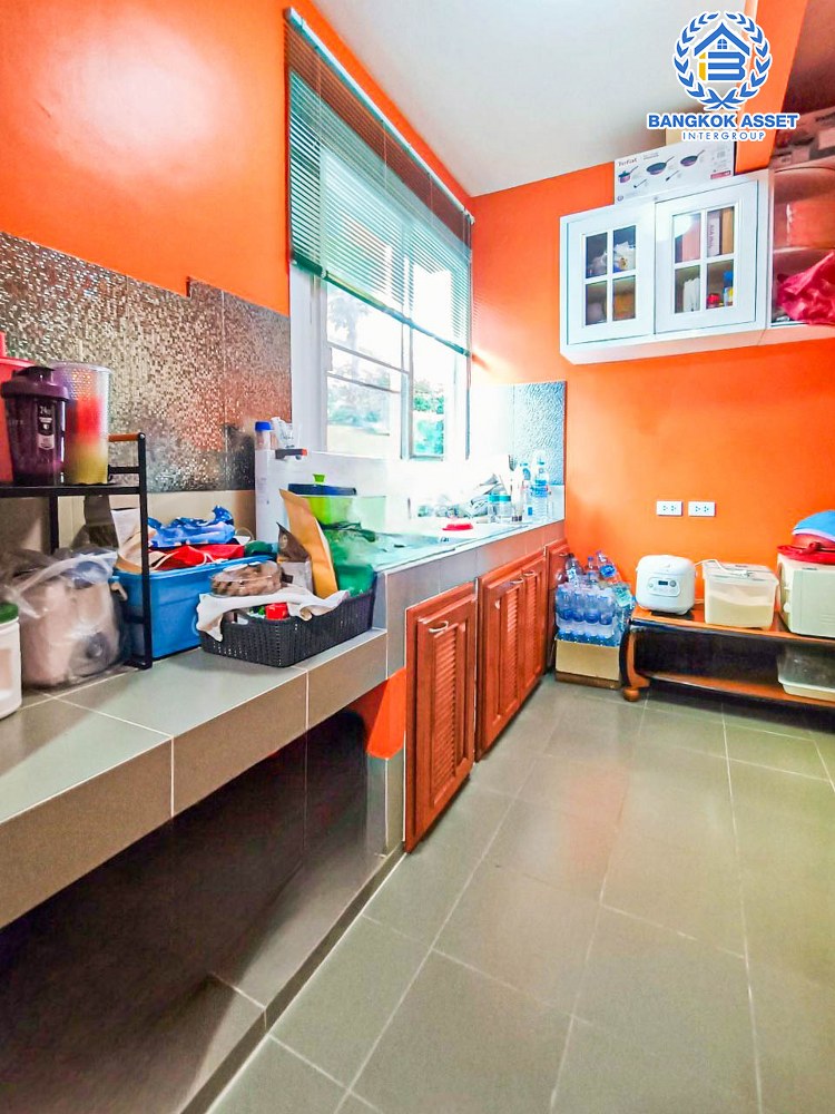 *****บ้านเดี่ยวมือสอง โครงการ โฮมเพลส กาญจนาภิเษก เนื้อที่ 56.40 ตร.ว. ฟังก์ชัน 4 ห้องนอน 2 ห้องน้ำ 2 ที่จอดรถ บริเวณบ้านกว้าง พื้นที่ใช้สอยเยอะ ทำเลเดินทางเข้า-ออกในเมืองได้ง่าย เชื่อมต่อถนนคลองถนน ถนนกาญจนาภิเษก ถนนรัตนาธิเบศร์ ใกล้รถไฟฟ้าสายสีม่วง "สถานีคลองบางไผ่" และจุดขึ้นทางด่วน "ศรีรัช"