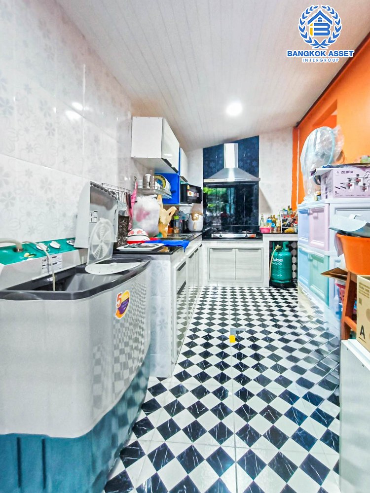 *****บ้านเดี่ยวมือสอง โครงการ โฮมเพลส กาญจนาภิเษก เนื้อที่ 56.40 ตร.ว. ฟังก์ชัน 4 ห้องนอน 2 ห้องน้ำ 2 ที่จอดรถ บริเวณบ้านกว้าง พื้นที่ใช้สอยเยอะ ทำเลเดินทางเข้า-ออกในเมืองได้ง่าย เชื่อมต่อถนนคลองถนน ถนนกาญจนาภิเษก ถนนรัตนาธิเบศร์ ใกล้รถไฟฟ้าสายสีม่วง "สถานีคลองบางไผ่" และจุดขึ้นทางด่วน "ศรีรัช"