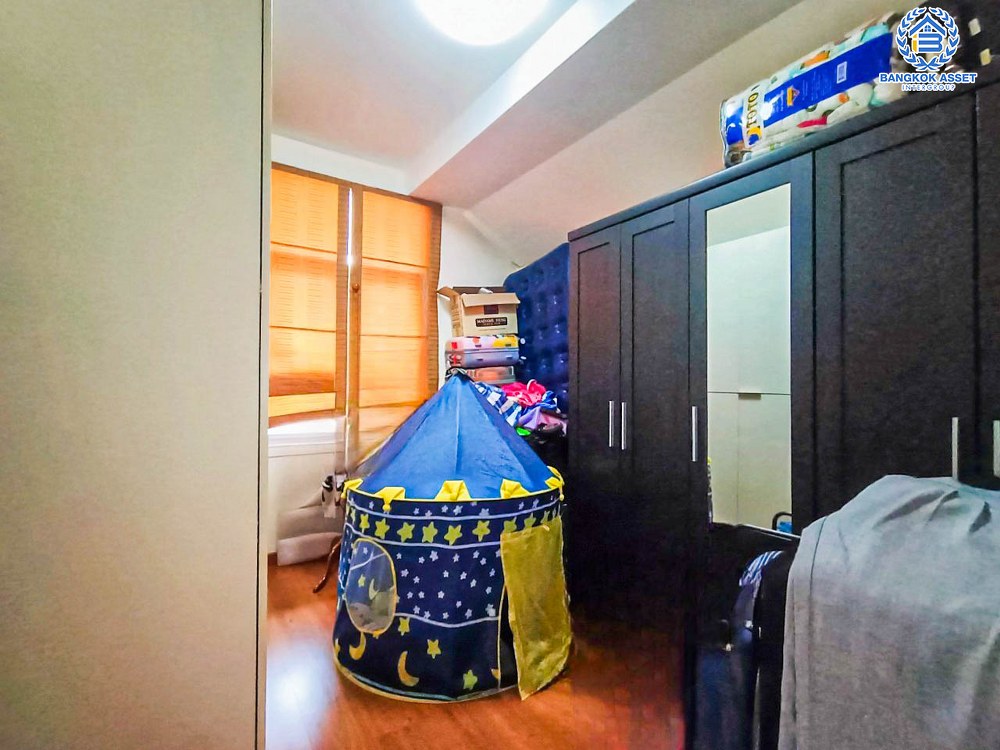 *****บ้านเดี่ยวมือสอง โครงการ โฮมเพลส กาญจนาภิเษก เนื้อที่ 56.40 ตร.ว. ฟังก์ชัน 4 ห้องนอน 2 ห้องน้ำ 2 ที่จอดรถ บริเวณบ้านกว้าง พื้นที่ใช้สอยเยอะ ทำเลเดินทางเข้า-ออกในเมืองได้ง่าย เชื่อมต่อถนนคลองถนน ถนนกาญจนาภิเษก ถนนรัตนาธิเบศร์ ใกล้รถไฟฟ้าสายสีม่วง "สถานีคลองบางไผ่" และจุดขึ้นทางด่วน "ศรีรัช"