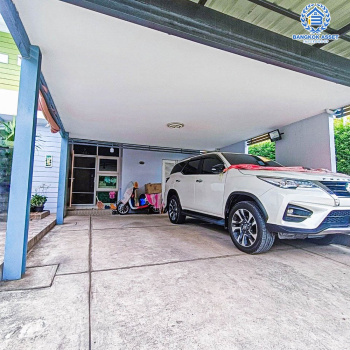 *****บ้านเดี่ยวมือสอง โครงการ โฮมเพลส กาญจนาภิเษก เนื้อที่ 56.40 ตร.ว. ฟังก์ชัน 4 ห้องนอน 2 ห้องน้ำ 2 ที่จอดรถ บริเวณบ้านกว้าง พื้นที่ใช้สอยเยอะ ทำเลเดินทางเข้า-ออกในเมืองได้ง่าย เชื่อมต่อถนนคลองถนน ถนนกาญจนาภิเษก ถนนรัตนาธิเบศร์ ใกล้รถไฟฟ้าสายสีม่วง "สถานีคลองบางไผ่" และจุดขึ้นทางด่วน "ศรีรัช"