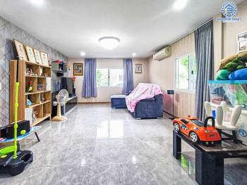 *****บ้านเดี่ยวมือสอง โครงการ โฮมเพลส กาญจนาภิเษก เนื้อที่ 56.40 ตร.ว. ฟังก์ชัน 4 ห้องนอน 2 ห้องน้ำ 2 ที่จอดรถ บริเวณบ้านกว้าง พื้นที่ใช้สอยเยอะ ทำเลเดินทางเข้า-ออกในเมืองได้ง่าย เชื่อมต่อถนนคลองถนน ถนนกาญจนาภิเษก ถนนรัตนาธิเบศร์ ใกล้รถไฟฟ้าสายสีม่วง "สถานีคลองบางไผ่" และจุดขึ้นทางด่วน "ศรีรัช"