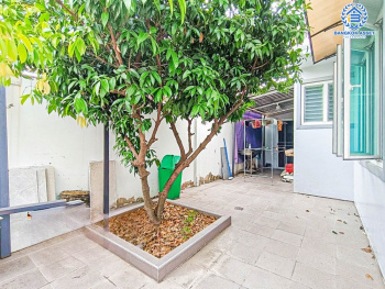 *****บ้านเดี่ยวมือสอง โครงการ โฮมเพลส กาญจนาภิเษก เนื้อที่ 56.40 ตร.ว. ฟังก์ชัน 4 ห้องนอน 2 ห้องน้ำ 2 ที่จอดรถ บริเวณบ้านกว้าง พื้นที่ใช้สอยเยอะ ทำเลเดินทางเข้า-ออกในเมืองได้ง่าย เชื่อมต่อถนนคลองถนน ถนนกาญจนาภิเษก ถนนรัตนาธิเบศร์ ใกล้รถไฟฟ้าสายสีม่วง "สถานีคลองบางไผ่" และจุดขึ้นทางด่วน "ศรีรัช"