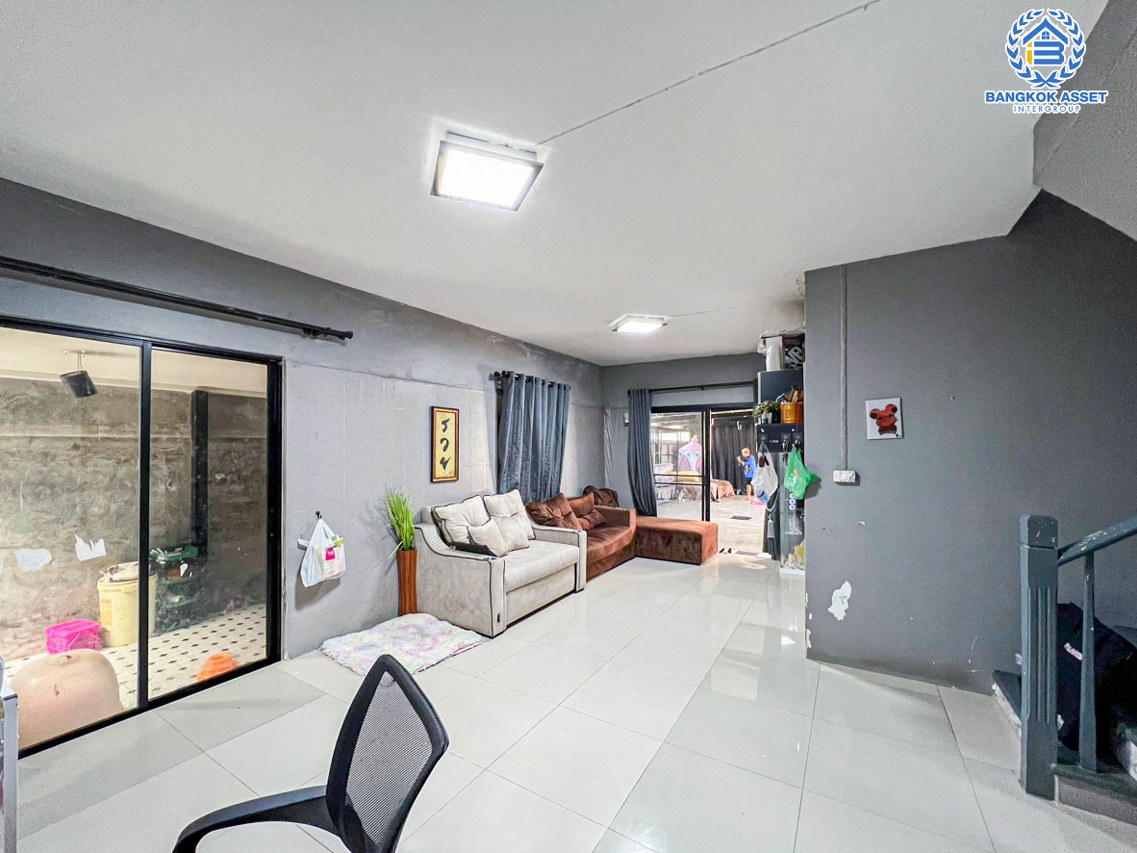 *****ทาวน์เฮ้าส์มือสองนนทบุรี หมู่บ้าน พฤกษา30/2 วัดลาดปลาดุก #หลังมุม เนื้อที่กว้างขวางถึง 41.4 ตร.ว. ฟังก์ชัน 5 ห้องนอน 2 ห้องน้ำ พื้นที่เยอะ ติดสวน ต่อเติมเต็มพื้นที่ แถมฟรี! 3 เครื่องปรับอากาศ บนทำเลแห่งการเดินทาง ใกล้เซ็นทรัลเวสต์เกต และรถไฟฟ้าสายสีม่วง "สถานีคลองบางไผ่" จองด่วน!!