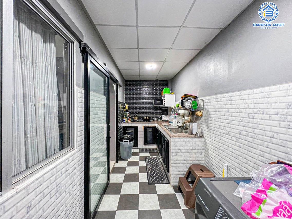 *****ทาวน์เฮ้าส์มือสองนนทบุรี หมู่บ้าน พฤกษา30/2 วัดลาดปลาดุก #หลังมุม เนื้อที่กว้างขวางถึง 41.4 ตร.ว. ฟังก์ชัน 5 ห้องนอน 2 ห้องน้ำ พื้นที่เยอะ ติดสวน ต่อเติมเต็มพื้นที่ แถมฟรี! 3 เครื่องปรับอากาศ บนทำเลแห่งการเดินทาง ใกล้เซ็นทรัลเวสต์เกต และรถไฟฟ้าสายสีม่วง "สถานีคลองบางไผ่" จองด่วน!!