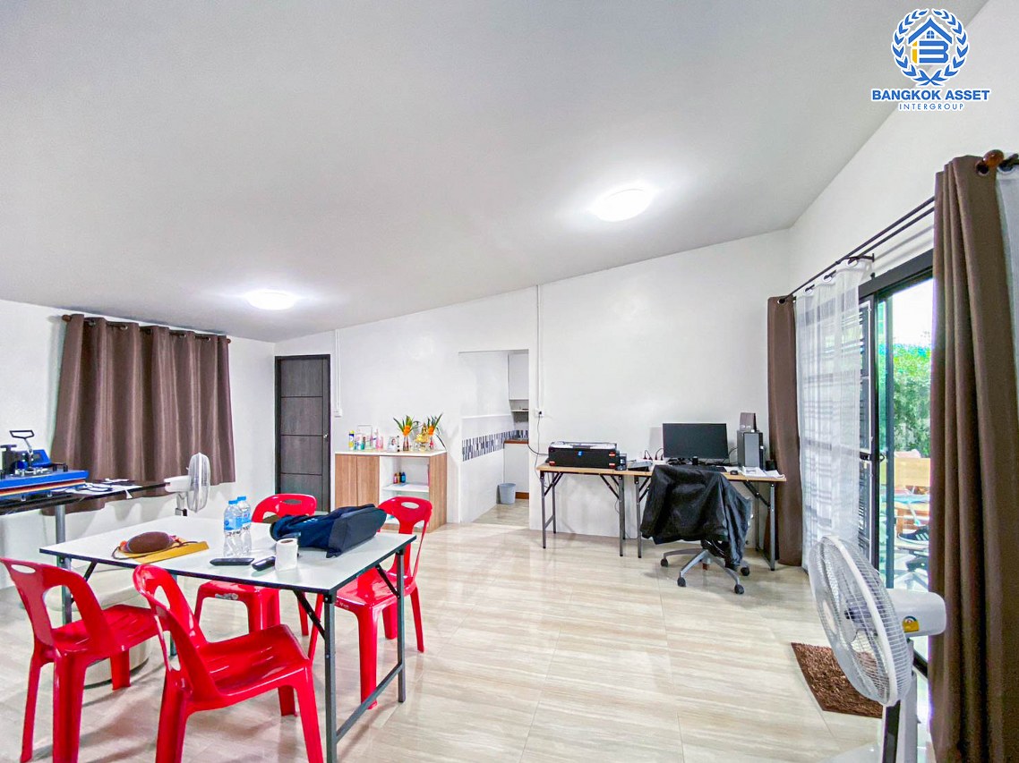 *****บ้านเดี่ยวมือสองปทุมธานี หมู่บ้าน เลียบคลองสาม ลำลูกกา เนื้อที่กว้าง 50 ตร.ว. ฟังก์ชัน 1 ห้องนอน 2 ห้องน้ำ 2 ที่จอดรถ บนทำเลเข้า-ออกเมืองสะดวกสุดๆ เชื่อมต่อถนนลำลูกกา ใกล้รถไฟฟ้าสายสีเขียว "สถานีคูคต" ในราคา 2 ล้านกว่าเท่านั้น!!