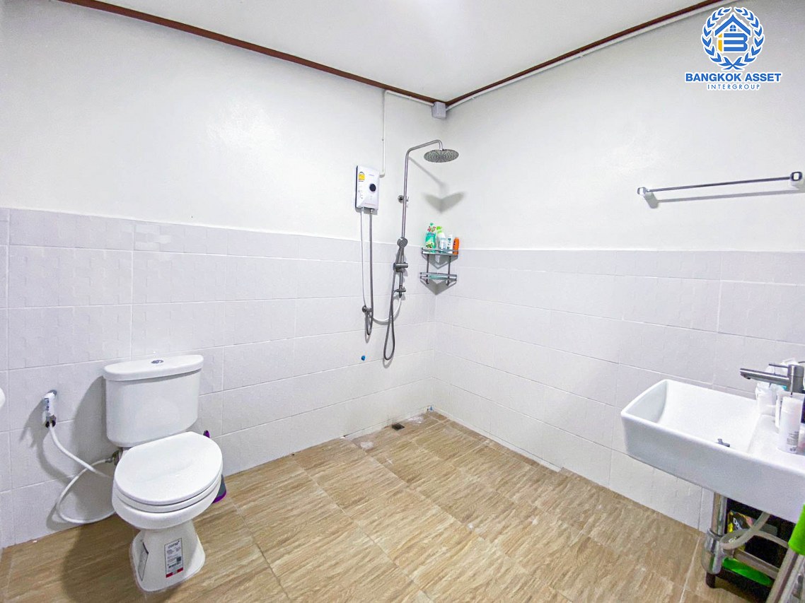 *****บ้านเดี่ยวมือสองปทุมธานี หมู่บ้าน เลียบคลองสาม ลำลูกกา เนื้อที่กว้าง 50 ตร.ว. ฟังก์ชัน 1 ห้องนอน 2 ห้องน้ำ 2 ที่จอดรถ บนทำเลเข้า-ออกเมืองสะดวกสุดๆ เชื่อมต่อถนนลำลูกกา ใกล้รถไฟฟ้าสายสีเขียว "สถานีคูคต" ในราคา 2 ล้านกว่าเท่านั้น!!