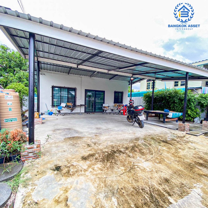 *****บ้านเดี่ยวมือสองปทุมธานี หมู่บ้าน เลียบคลองสาม ลำลูกกา เนื้อที่กว้าง 50 ตร.ว. ฟังก์ชัน 1 ห้องนอน 2 ห้องน้ำ 2 ที่จอดรถ บนทำเลเข้า-ออกเมืองสะดวกสุดๆ เชื่อมต่อถนนลำลูกกา ใกล้รถไฟฟ้าสายสีเขียว "สถานีคูคต" ในราคา 2 ล้านกว่าเท่านั้น!!