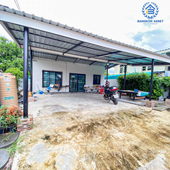 *****บ้านเดี่ยวมือสองปทุมธานี หมู่บ้าน เลียบคลองสาม ลำลูกกา เนื้อที่กว้าง 50 ตร.ว. ฟังก์ชัน 1 ห้องนอน 2 ห้องน้ำ 2 ที่จอดรถ บนทำเลเข้า-ออกเมืองสะดวกสุดๆ เชื่อมต่อถนนลำลูกกา ใกล้รถไฟฟ้าสายสีเขียว "สถานีคูคต" ในราคา 2 ล้านกว่าเท่านั้น!!