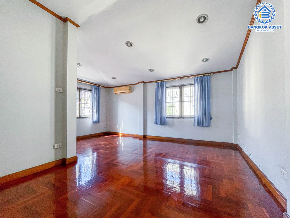 *****บ้านเดี่ยวมือสอง โครงการ เพอร์เฟคเพลส ไทรม้า เนื้อที่กว้างขวางถึง 60 ตร.ว. ฟังก์ชัน 3 ห้องนอน 4 ห้องน้ำ ที่จอดรถ 2 คัน ต่อเติมภายในสวย มีห้องน้ำในตัวทุกห้องนอน บนทำเลแห่งการเดินทาง เชื่อมต่อถนนรัตนาธิเบศร์ ถนน ใกล้รถไฟฟ้าสายสีม่วง "สถานีบางรักน้อยท่าอิฐ" และทางด่วน "งามวงศ์วาน"...