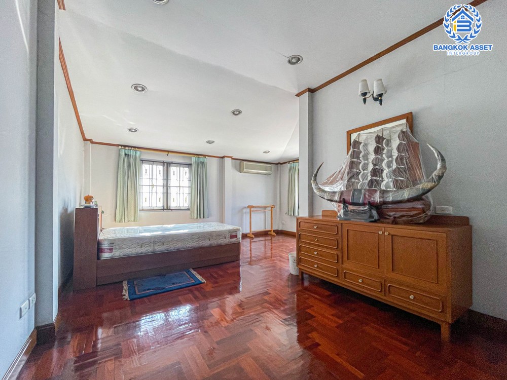 *****บ้านเดี่ยวมือสอง โครงการ เพอร์เฟคเพลส ไทรม้า เนื้อที่กว้างขวางถึง 60 ตร.ว. ฟังก์ชัน 3 ห้องนอน 4 ห้องน้ำ ที่จอดรถ 2 คัน ต่อเติมภายในสวย มีห้องน้ำในตัวทุกห้องนอน บนทำเลแห่งการเดินทาง เชื่อมต่อถนนรัตนาธิเบศร์ ถนน ใกล้รถไฟฟ้าสายสีม่วง "สถานีบางรักน้อยท่าอิฐ" และทางด่วน "งามวงศ์วาน"...