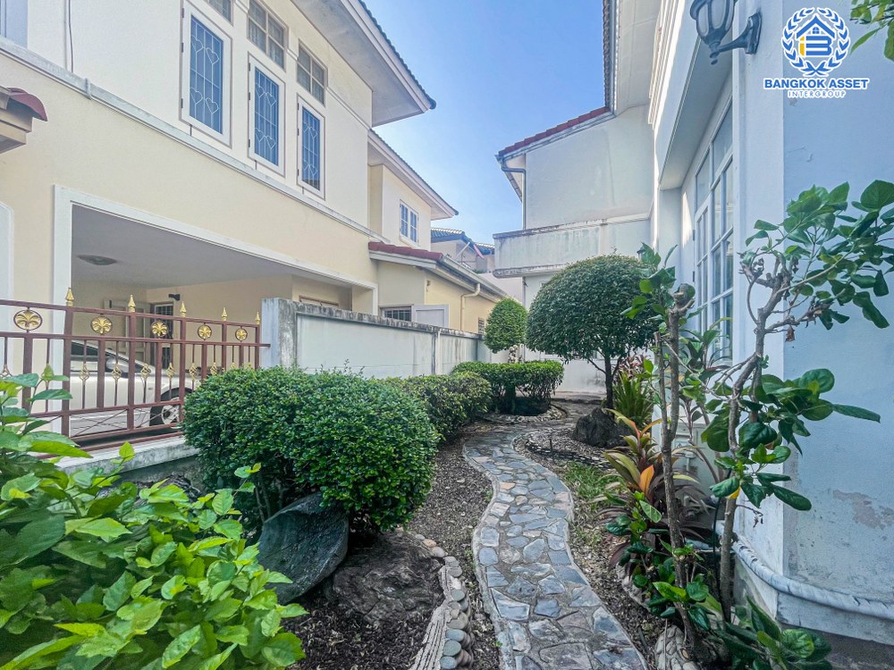 *****บ้านเดี่ยวมือสอง โครงการ เพอร์เฟคเพลส ไทรม้า เนื้อที่กว้างขวางถึง 60 ตร.ว. ฟังก์ชัน 3 ห้องนอน 4 ห้องน้ำ ที่จอดรถ 2 คัน ต่อเติมภายในสวย มีห้องน้ำในตัวทุกห้องนอน บนทำเลแห่งการเดินทาง เชื่อมต่อถนนรัตนาธิเบศร์ ถนน ใกล้รถไฟฟ้าสายสีม่วง "สถานีบางรักน้อยท่าอิฐ" และทางด่วน "งามวงศ์วาน"...