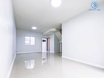 *****ทาวน์เฮ้าส์มือสอง โครงการ บ้านพฤกษา33 กาญจนาภิเษก เนื้อที่ 16 ตร.ว. ฟังก์ชัน 3 ห้องนอน 2 ห้องน้ำ 1 ที่จอดรถ บ้านสภาพดีเยี่ยม พร้อมเข้าอยู่ บนทำเลเดินทางสะดวก เชื่อมต่อถนนกาญจนาภิเษก ถนนบ้านกล้วยไทรน้อย ถนนรัตนาธิเบศร์ ใกล้รถไฟฟ้าสายสีม่วง "สถานีสถานีคลองบางไผ่" และจุดขึ้นทางด่วน "ศรีรัช"