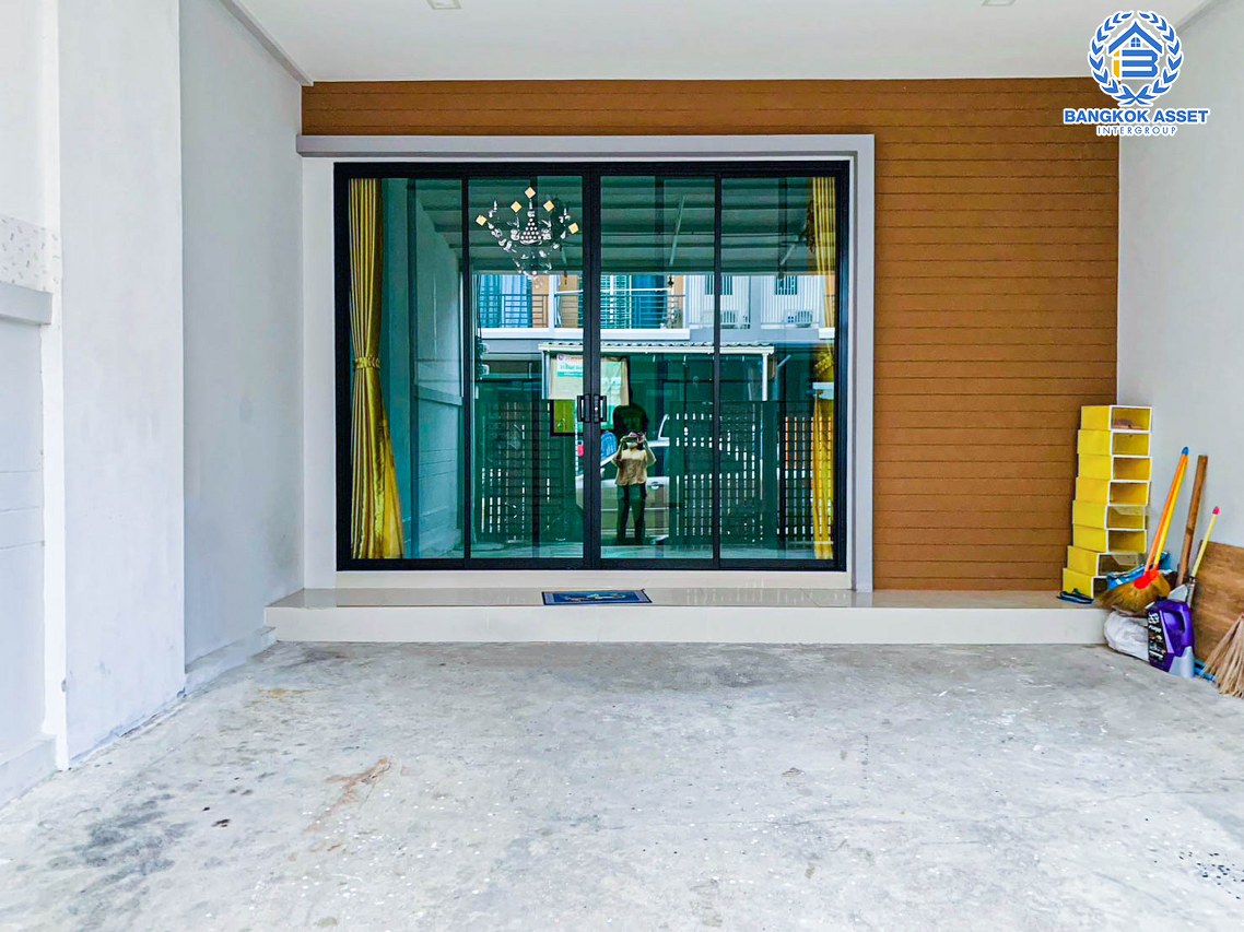 *****ทาวน์เฮ้าส์มือสองนครปฐม หมู่บ้าน ภูมิชนก พุทธมณฑลสาย4-5 เนื้อที่ 20 ตร.ว. ฟังก์ชัน 3 ห้องนอน 2 ห้องน้ำ 1 ที่จอดรถ บ้านพร้อมอยู่ แถมฟรี! 2 เครื่องปรับอากาศ 1 เครื่องทำน้ำอุ่น บนทำเลแห่งการเดินทาง เชื่อมต่อถนนเพชรเกษม, ถนนพุทธมณฑล สาย 4 และสาย5 จองเลย!