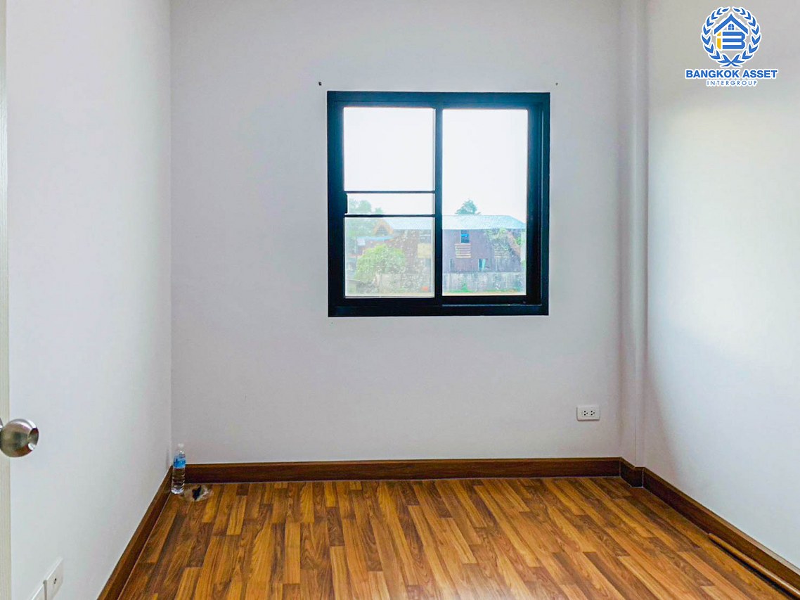 *****ทาวน์เฮ้าส์มือสองนครปฐม หมู่บ้าน ภูมิชนก พุทธมณฑลสาย4-5 เนื้อที่ 20 ตร.ว. ฟังก์ชัน 3 ห้องนอน 2 ห้องน้ำ 1 ที่จอดรถ บ้านพร้อมอยู่ แถมฟรี! 2 เครื่องปรับอากาศ 1 เครื่องทำน้ำอุ่น บนทำเลแห่งการเดินทาง เชื่อมต่อถนนเพชรเกษม, ถนนพุทธมณฑล สาย 4 และสาย5 จองเลย!