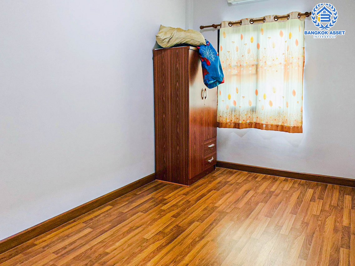 *****ทาวน์เฮ้าส์มือสองนครปฐม หมู่บ้าน ภูมิชนก พุทธมณฑลสาย4-5 เนื้อที่ 20 ตร.ว. ฟังก์ชัน 3 ห้องนอน 2 ห้องน้ำ 1 ที่จอดรถ บ้านพร้อมอยู่ แถมฟรี! 2 เครื่องปรับอากาศ 1 เครื่องทำน้ำอุ่น บนทำเลแห่งการเดินทาง เชื่อมต่อถนนเพชรเกษม, ถนนพุทธมณฑล สาย 4 และสาย5 จองเลย!