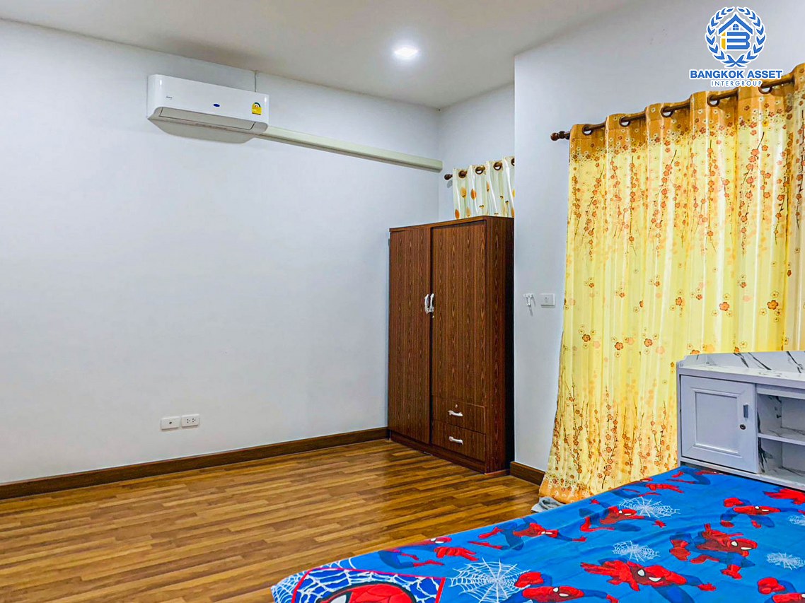 *****ทาวน์เฮ้าส์มือสองนครปฐม หมู่บ้าน ภูมิชนก พุทธมณฑลสาย4-5 เนื้อที่ 20 ตร.ว. ฟังก์ชัน 3 ห้องนอน 2 ห้องน้ำ 1 ที่จอดรถ บ้านพร้อมอยู่ แถมฟรี! 2 เครื่องปรับอากาศ 1 เครื่องทำน้ำอุ่น บนทำเลแห่งการเดินทาง เชื่อมต่อถนนเพชรเกษม, ถนนพุทธมณฑล สาย 4 และสาย5 จองเลย!