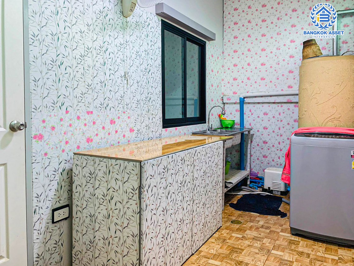 *****ทาวน์เฮ้าส์มือสองนครปฐม หมู่บ้าน ภูมิชนก พุทธมณฑลสาย4-5 เนื้อที่ 20 ตร.ว. ฟังก์ชัน 3 ห้องนอน 2 ห้องน้ำ 1 ที่จอดรถ บ้านพร้อมอยู่ แถมฟรี! 2 เครื่องปรับอากาศ 1 เครื่องทำน้ำอุ่น บนทำเลแห่งการเดินทาง เชื่อมต่อถนนเพชรเกษม, ถนนพุทธมณฑล สาย 4 และสาย5 จองเลย!