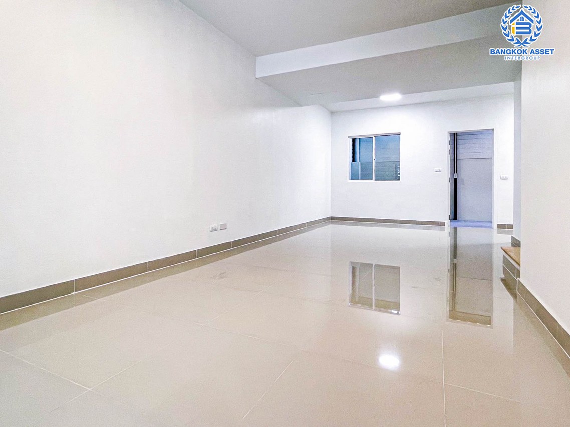 *****ทาวน์เฮ้าส์มือสองนนทบุรี โครงการ บ้านพฤกษาไพร์ม95/1 ซ.กันตนา-วงแหวนฯ เนื้อที่เกือบ 18 ตร.ว. ฟังก์ชัน 2 ห้องนอน 3 ห้องน้ำ 1 ที่จอดรถ บ้านสภาพสวย พร้อมเข้าอยู่ บนทำเลเยี่ยม เชื่อมต่อถนนกาญจนาภิเษก ใกล้รถไฟฟ้าสายสีม่วง "สถานีตลาดบางใหญ่" และจุดขึ้นทางด่วน "ศรีรัช"