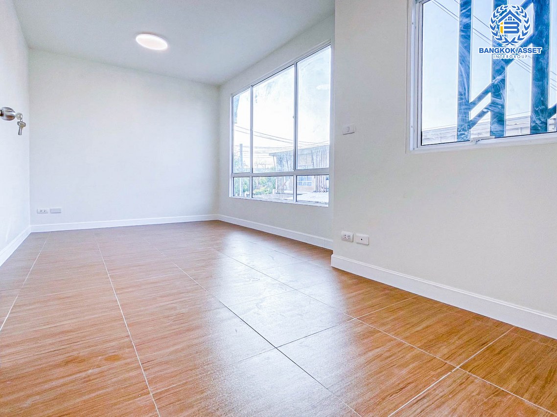 *****ทาวน์เฮ้าส์มือสองนนทบุรี โครงการ บ้านพฤกษาไพร์ม95/1 ซ.กันตนา-วงแหวนฯ เนื้อที่เกือบ 18 ตร.ว. ฟังก์ชัน 2 ห้องนอน 3 ห้องน้ำ 1 ที่จอดรถ บ้านสภาพสวย พร้อมเข้าอยู่ บนทำเลเยี่ยม เชื่อมต่อถนนกาญจนาภิเษก ใกล้รถไฟฟ้าสายสีม่วง "สถานีตลาดบางใหญ่" และจุดขึ้นทางด่วน "ศรีรัช"