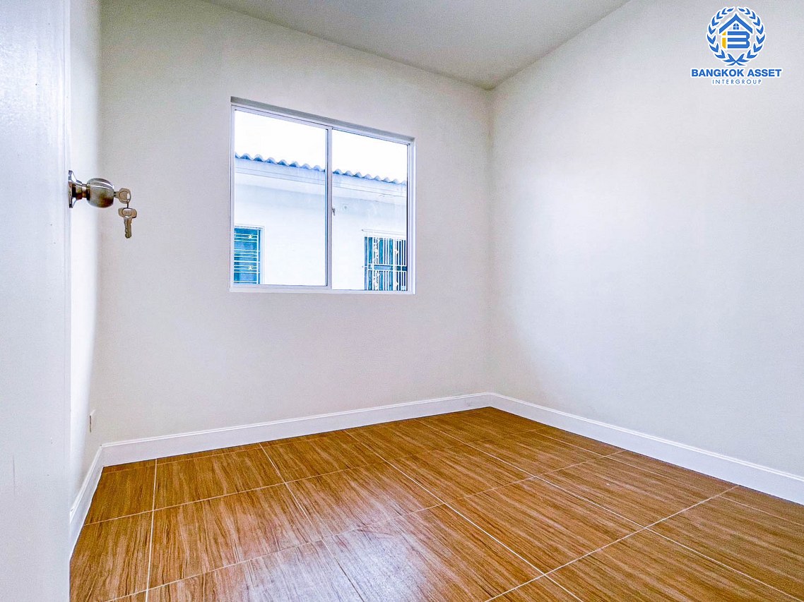 *****ทาวน์เฮ้าส์มือสองนนทบุรี โครงการ บ้านพฤกษาไพร์ม95/1 ซ.กันตนา-วงแหวนฯ เนื้อที่เกือบ 18 ตร.ว. ฟังก์ชัน 2 ห้องนอน 3 ห้องน้ำ 1 ที่จอดรถ บ้านสภาพสวย พร้อมเข้าอยู่ บนทำเลเยี่ยม เชื่อมต่อถนนกาญจนาภิเษก ใกล้รถไฟฟ้าสายสีม่วง "สถานีตลาดบางใหญ่" และจุดขึ้นทางด่วน "ศรีรัช"