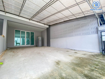 *****ทาวน์โฮมมือสองนนทบุรี โครงการ ดิเอ็กคลูซีฟ รัชดา-วงศ์สว่าง เนื้อที่กว้าง 24.4 ตร.ว. ฟังก์ชัน 3 ห้องนอน 3 ห้องน้ำ 2 ที่จอดรถ บ้านใหม่ ไม่เคยเข้าอยู่ บนทำเลโซนเมือง เดินทางสะดวก เชื่อมต่อ ถนนวงศ์สว่าง, ถนนติวานนท์, ถนนรัตนาธิเบศร์ ใกล้ทางด่วน "ศรีรัช" และรถไฟฟ้าสายสีม่วงสถานี "แยกติวานนท์" เพียง 5 นาทีเท่านั้น