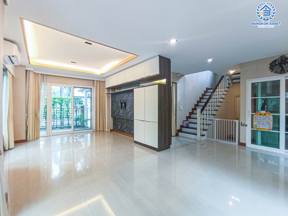 บ้านเดี่ยวมือสอง โครงการ คาซ่าวิลล์ ราชพฤกษ์ รัตนาธิเบศร์2 เนื้อที่ 53.20 ตร.ว. ฟังก์ชัน 3 ห้องนอน 3 ห้องน้ำ 2 ที่จอดรถ พร้อมเข้าอยู่ บนทำเลเดินทางสะดวก เชื่อมต่อถนนรัตนาธิเบศร์ ถนนติวานนท์ ใกล้รถไฟฟ้าสายสีม่วง "สถานีบางรักน้อยท่าอิฐ" และจุดขึ้นทางด่วน "ศรีรัช"...