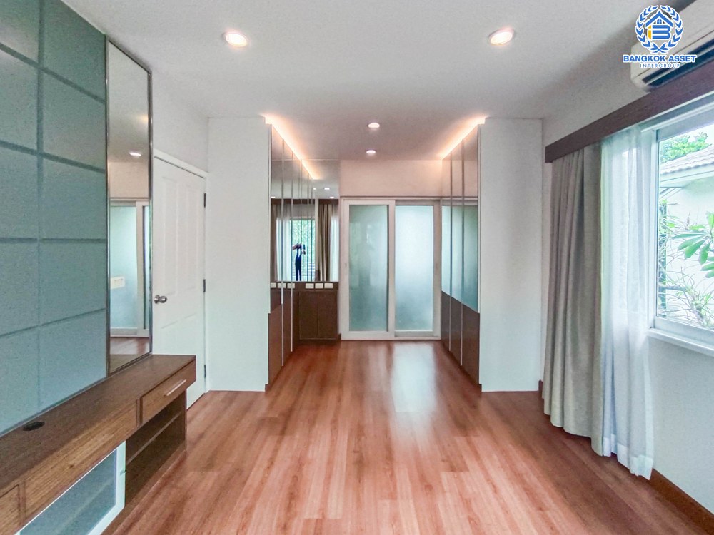 บ้านเดี่ยวมือสอง โครงการ คาซ่าวิลล์ ราชพฤกษ์ รัตนาธิเบศร์2 เนื้อที่ 53.20 ตร.ว. ฟังก์ชัน 3 ห้องนอน 3 ห้องน้ำ 2 ที่จอดรถ พร้อมเข้าอยู่ บนทำเลเดินทางสะดวก เชื่อมต่อถนนรัตนาธิเบศร์ ถนนติวานนท์ ใกล้รถไฟฟ้าสายสีม่วง "สถานีบางรักน้อยท่าอิฐ" และจุดขึ้นทางด่วน "ศรีรัช"...