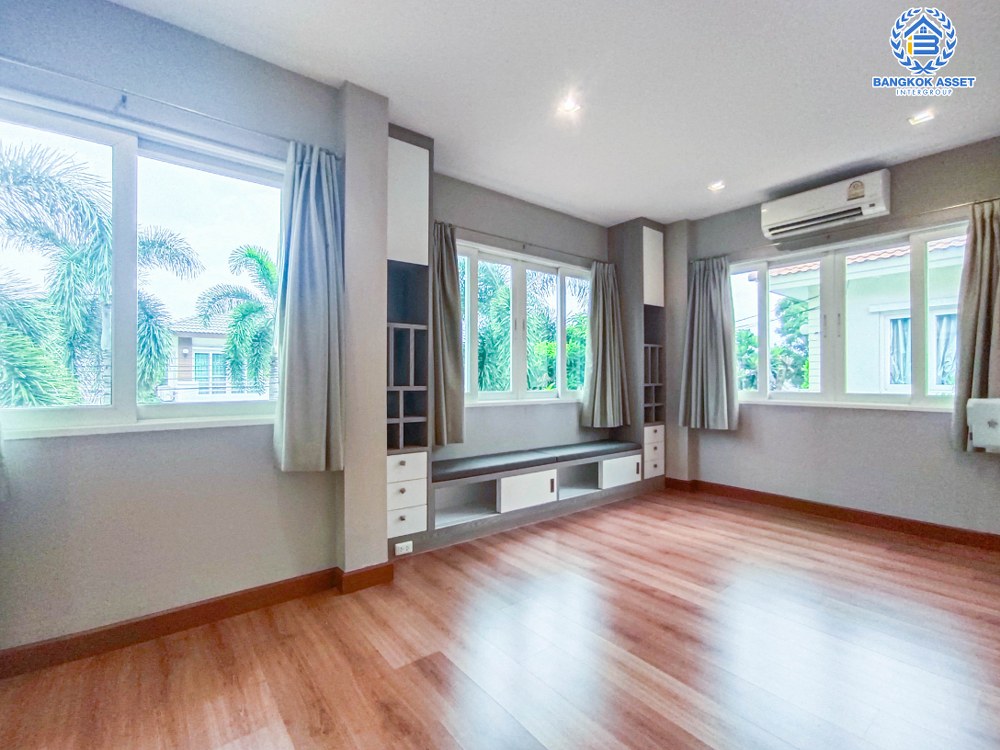 บ้านเดี่ยวมือสอง โครงการ คาซ่าวิลล์ ราชพฤกษ์ รัตนาธิเบศร์2 เนื้อที่ 53.20 ตร.ว. ฟังก์ชัน 3 ห้องนอน 3 ห้องน้ำ 2 ที่จอดรถ พร้อมเข้าอยู่ บนทำเลเดินทางสะดวก เชื่อมต่อถนนรัตนาธิเบศร์ ถนนติวานนท์ ใกล้รถไฟฟ้าสายสีม่วง "สถานีบางรักน้อยท่าอิฐ" และจุดขึ้นทางด่วน "ศรีรัช"...