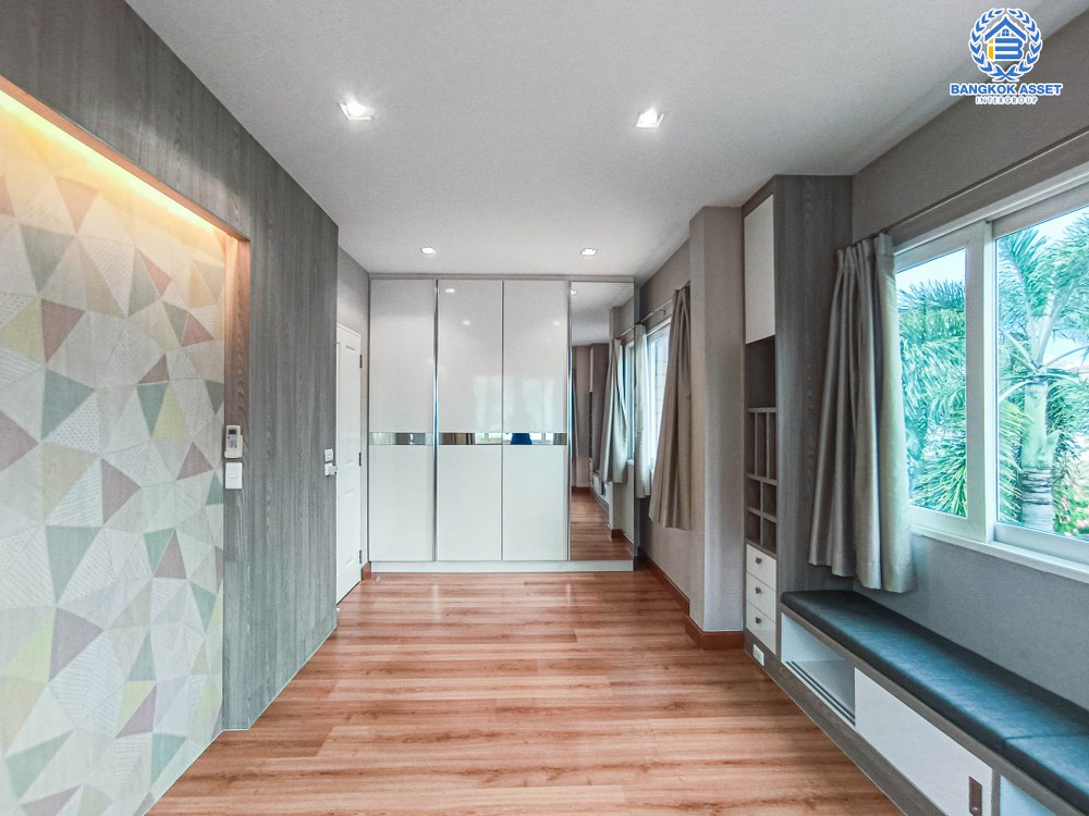 บ้านเดี่ยวมือสอง โครงการ คาซ่าวิลล์ ราชพฤกษ์ รัตนาธิเบศร์2 เนื้อที่ 53.20 ตร.ว. ฟังก์ชัน 3 ห้องนอน 3 ห้องน้ำ 2 ที่จอดรถ พร้อมเข้าอยู่ บนทำเลเดินทางสะดวก เชื่อมต่อถนนรัตนาธิเบศร์ ถนนติวานนท์ ใกล้รถไฟฟ้าสายสีม่วง "สถานีบางรักน้อยท่าอิฐ" และจุดขึ้นทางด่วน "ศรีรัช"...