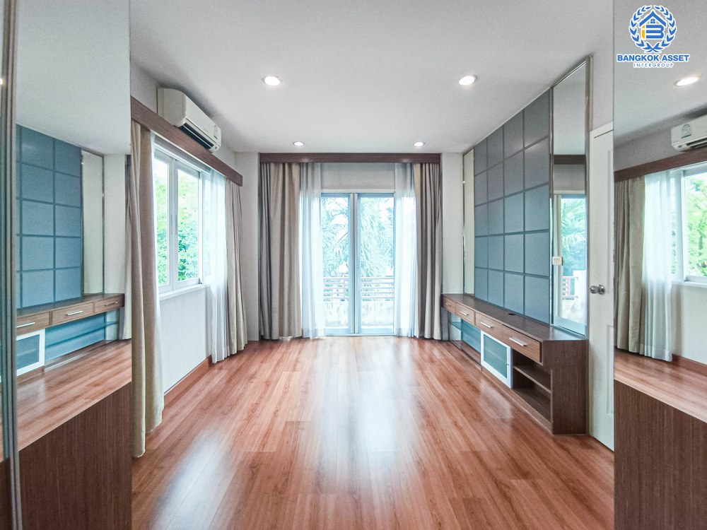 บ้านเดี่ยวมือสอง โครงการ คาซ่าวิลล์ ราชพฤกษ์ รัตนาธิเบศร์2 เนื้อที่ 53.20 ตร.ว. ฟังก์ชัน 3 ห้องนอน 3 ห้องน้ำ 2 ที่จอดรถ พร้อมเข้าอยู่ บนทำเลเดินทางสะดวก เชื่อมต่อถนนรัตนาธิเบศร์ ถนนติวานนท์ ใกล้รถไฟฟ้าสายสีม่วง "สถานีบางรักน้อยท่าอิฐ" และจุดขึ้นทางด่วน "ศรีรัช"...