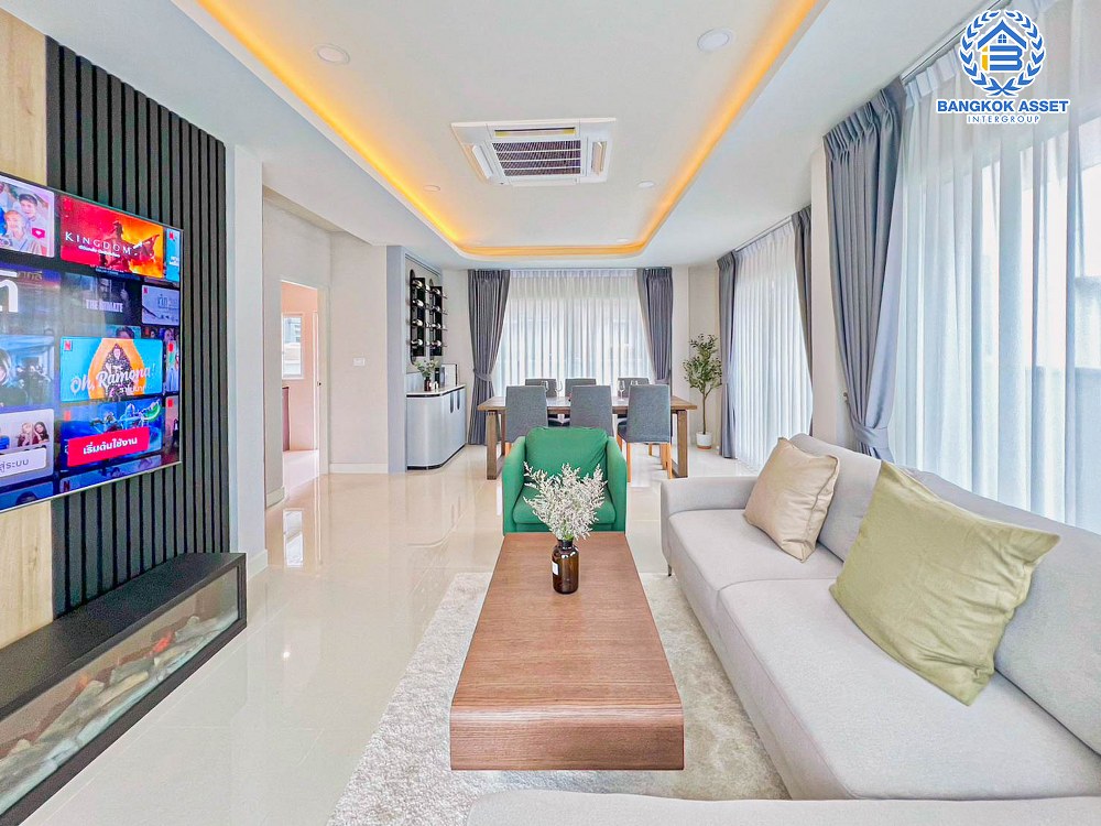 *****บ้านเดี่ยวมือสอง โครงการ เซนโทร พหลโยธิน-วิภาวดี เนื้อที่ 54.60 ตร.ว. ฟังก์ชัน 4 ห้องนอน 3 ห้องน้ำ ที่จอดรถ 2 คัน สภาพเหมือนใหม่ พร้อมเข้าอยู่ บนทำเลเดินทางสะดวกเชื่อมต่อถนนพหลโยธิน ถนนลำลูกกา ถนนสายไหม ถนนรังสิต-นครนายก ใกล้รถไฟฟ้าสายสีแดง "สถานีรังสิต" และทางด่วน "อุดรรัถยา"