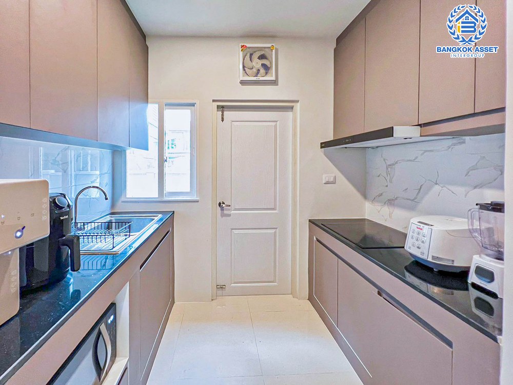 *****บ้านเดี่ยวมือสอง โครงการ เซนโทร พหลโยธิน-วิภาวดี เนื้อที่ 54.60 ตร.ว. ฟังก์ชัน 4 ห้องนอน 3 ห้องน้ำ ที่จอดรถ 2 คัน สภาพเหมือนใหม่ พร้อมเข้าอยู่ บนทำเลเดินทางสะดวกเชื่อมต่อถนนพหลโยธิน ถนนลำลูกกา ถนนสายไหม ถนนรังสิต-นครนายก ใกล้รถไฟฟ้าสายสีแดง "สถานีรังสิต" และทางด่วน "อุดรรัถยา"