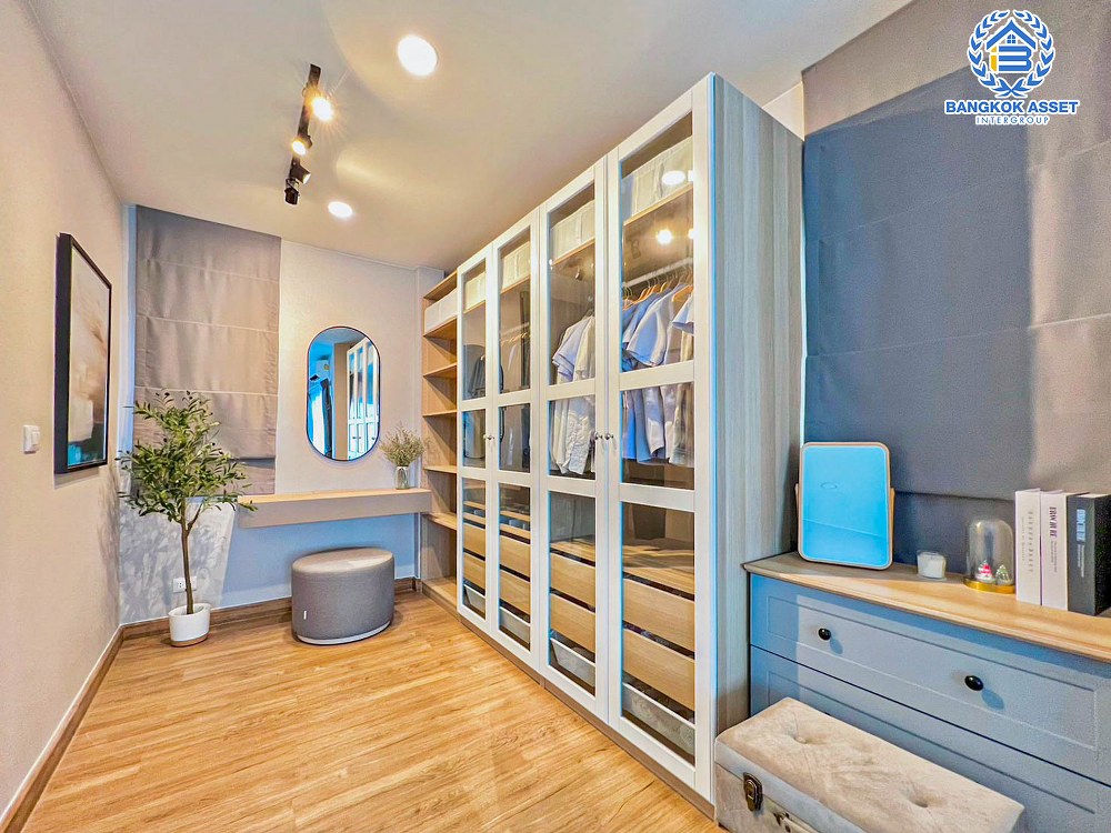 *****บ้านเดี่ยวมือสอง โครงการ เซนโทร พหลโยธิน-วิภาวดี เนื้อที่ 54.60 ตร.ว. ฟังก์ชัน 4 ห้องนอน 3 ห้องน้ำ ที่จอดรถ 2 คัน สภาพเหมือนใหม่ พร้อมเข้าอยู่ บนทำเลเดินทางสะดวกเชื่อมต่อถนนพหลโยธิน ถนนลำลูกกา ถนนสายไหม ถนนรังสิต-นครนายก ใกล้รถไฟฟ้าสายสีแดง "สถานีรังสิต" และทางด่วน "อุดรรัถยา"