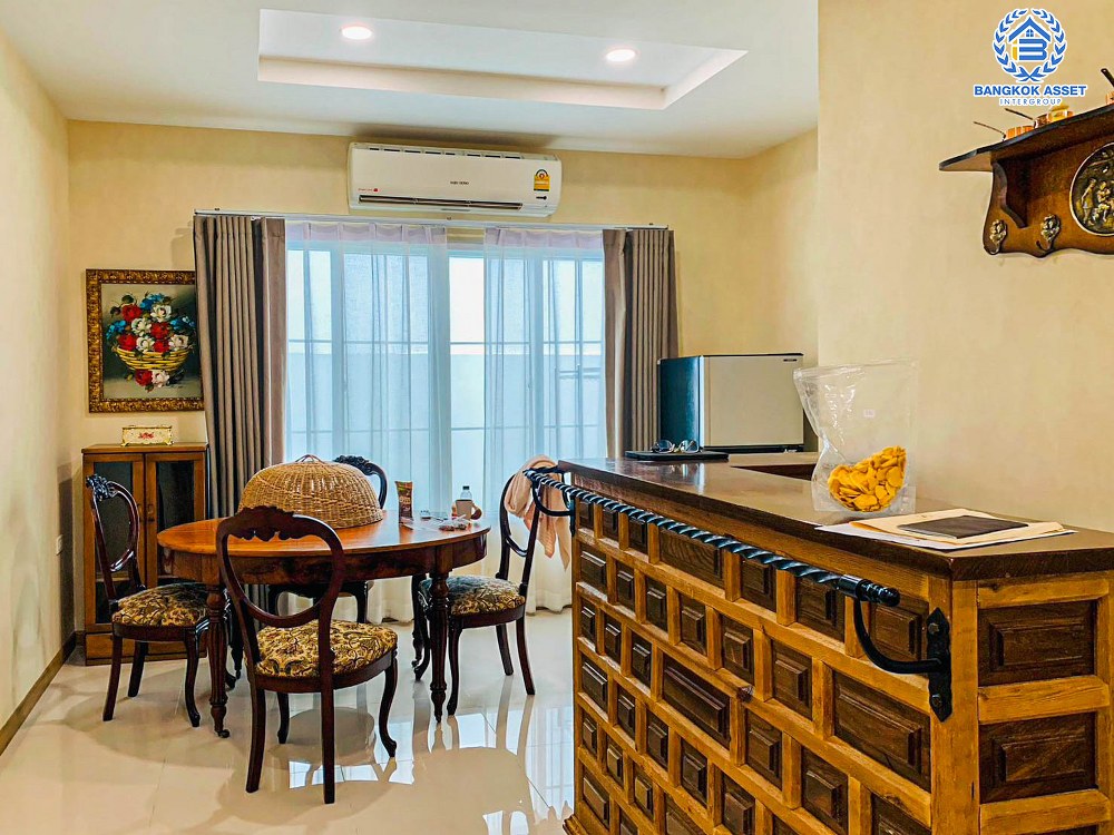 *****ทาวน์เฮ้าส์มือสองโครงการ บริติช เพลส ถนนพุทธมณฑลสาย5 เนื้อที่ 20.20 ตร.ว. ฟังก์ชัน 3 ห้องนอน 2 ห้องน้ำ ภายในตกแต่งสไตล์คลาสสิค พร้อมเข้าอยู่ บนทำเลเดินทางสะดวก เชื่อมต่อถนนพุทธมณฑลสาย5 ถนนปิ่นเกล้า-นครชัยศรี ถนนศาลายา-นครชัยศรี ใกล้รถไฟฟ้าสายสีแดง ตลิ่งชัน-ศาลายา