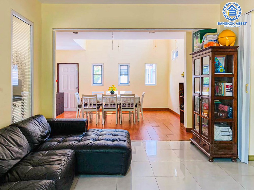 *****บ้านเดี่ยวมือสอง โครงการ เสรีเพลส พุทธมณฑลสาย4 เนื้อที่ 110.90 ตร.ว. ฟังก์ชัน 5 ห้องนอน 6 ห้องน้ำ 4 ที่จอดรถ บ้านหลังใหญ่ สภาพดีพร้อมเข้าอยู่ โครงการบนทำเลดี เชื่อมต่อถนนพุทธมณฑลสาย4 ถนนปิ่นเกล้า-นครชัยศรี ถนนเพชรเกษม ใกล้เซ็นทรัล ศาลายา และจุดขึ้นทางด่วน "เพชรเกษม-กาญจนาภิเษก"