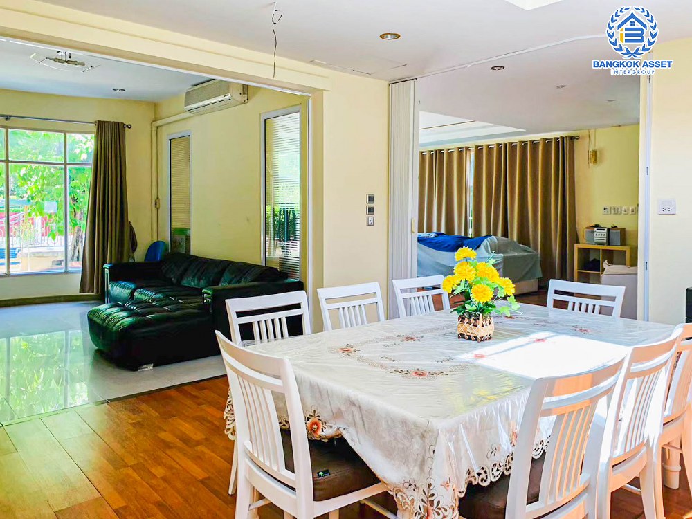 *****บ้านเดี่ยวมือสอง โครงการ เสรีเพลส พุทธมณฑลสาย4 เนื้อที่ 110.90 ตร.ว. ฟังก์ชัน 5 ห้องนอน 6 ห้องน้ำ 4 ที่จอดรถ บ้านหลังใหญ่ สภาพดีพร้อมเข้าอยู่ โครงการบนทำเลดี เชื่อมต่อถนนพุทธมณฑลสาย4 ถนนปิ่นเกล้า-นครชัยศรี ถนนเพชรเกษม ใกล้เซ็นทรัล ศาลายา และจุดขึ้นทางด่วน "เพชรเกษม-กาญจนาภิเษก"