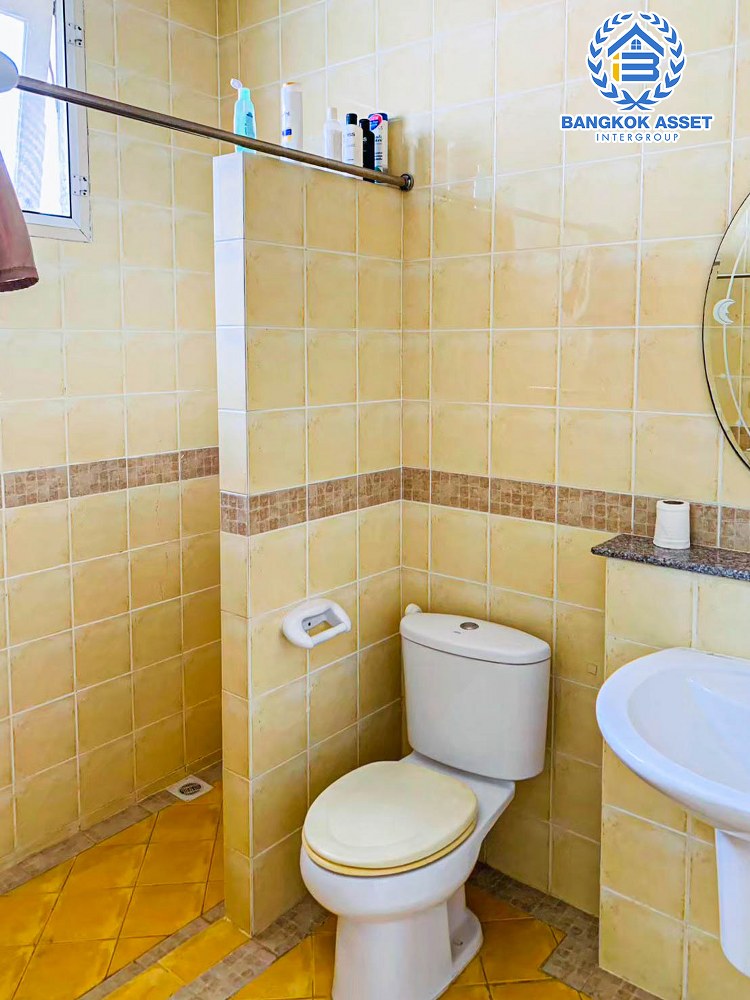 *****บ้านเดี่ยวมือสอง โครงการ เสรีเพลส พุทธมณฑลสาย4 เนื้อที่ 110.90 ตร.ว. ฟังก์ชัน 5 ห้องนอน 6 ห้องน้ำ 4 ที่จอดรถ บ้านหลังใหญ่ สภาพดีพร้อมเข้าอยู่ โครงการบนทำเลดี เชื่อมต่อถนนพุทธมณฑลสาย4 ถนนปิ่นเกล้า-นครชัยศรี ถนนเพชรเกษม ใกล้เซ็นทรัล ศาลายา และจุดขึ้นทางด่วน "เพชรเกษม-กาญจนาภิเษก"