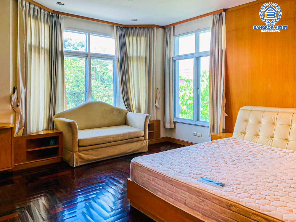 *****บ้านเดี่ยวมือสอง โครงการ เสรีเพลส พุทธมณฑลสาย4 เนื้อที่ 110.90 ตร.ว. ฟังก์ชัน 5 ห้องนอน 6 ห้องน้ำ 4 ที่จอดรถ บ้านหลังใหญ่ สภาพดีพร้อมเข้าอยู่ โครงการบนทำเลดี เชื่อมต่อถนนพุทธมณฑลสาย4 ถนนปิ่นเกล้า-นครชัยศรี ถนนเพชรเกษม ใกล้เซ็นทรัล ศาลายา และจุดขึ้นทางด่วน "เพชรเกษม-กาญจนาภิเษก"