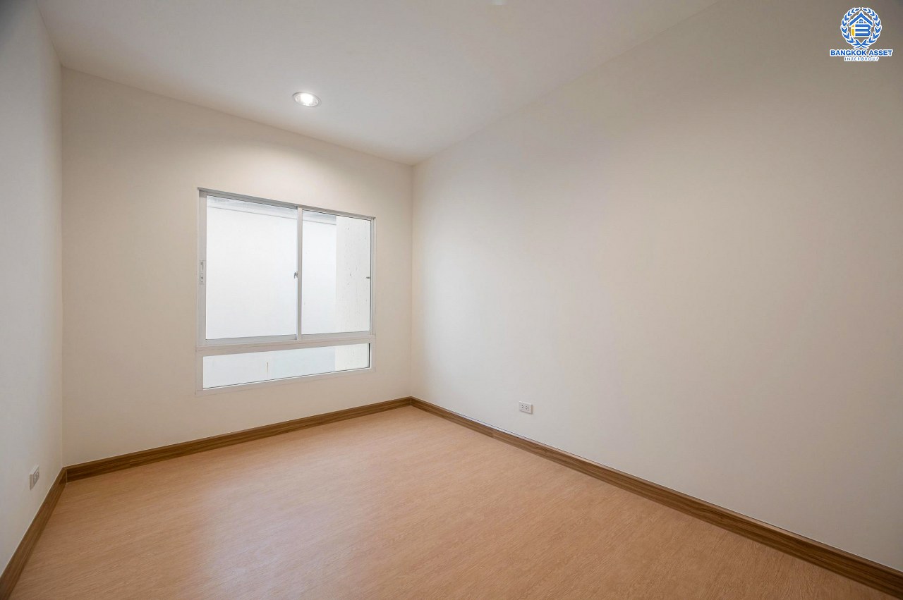 บ้านมือสองตกแต่งใหม่ ทำเลใจกลางเมือง โครงการ บ้านกลางเมือง ลาดพร้าว87 ทาวน์โฮม 3 ชั้น เนื้อที่ 20 ตร.ว. ฟังก์ชัน 3 ห้องนอน 3 ห้องน้ำ จอดรถได้ 2 คัน เชื่อมต่อทั้งถนนเกษตร-นวมินทร์, ลาดพร้าว, รัชโยธินฯ ใกล้ทางด่วนรามอินทรา และรถไฟฟ้าสายสีเหลือง "สถานีลาดพร้าว 83"