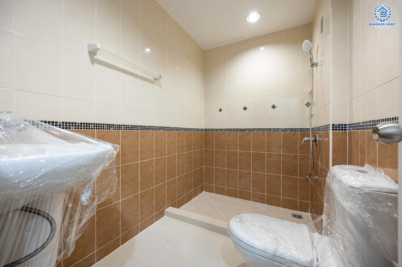 บ้านมือสองตกแต่งใหม่ ทำเลใจกลางเมือง โครงการ บ้านกลางเมือง ลาดพร้าว87 ทาวน์โฮม 3 ชั้น เนื้อที่ 20 ตร.ว. ฟังก์ชัน 3 ห้องนอน 3 ห้องน้ำ จอดรถได้ 2 คัน เชื่อมต่อทั้งถนนเกษตร-นวมินทร์, ลาดพร้าว, รัชโยธินฯ ใกล้ทางด่วนรามอินทรา และรถไฟฟ้าสายสีเหลือง "สถานีลาดพร้าว 83"