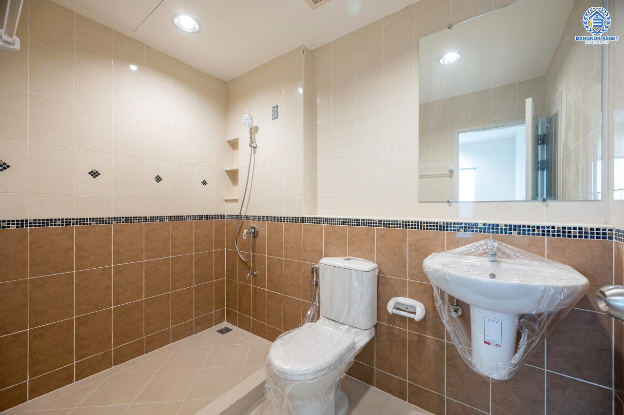 บ้านมือสองตกแต่งใหม่ ทำเลใจกลางเมือง โครงการ บ้านกลางเมือง ลาดพร้าว87 ทาวน์โฮม 3 ชั้น เนื้อที่ 20 ตร.ว. ฟังก์ชัน 3 ห้องนอน 3 ห้องน้ำ จอดรถได้ 2 คัน เชื่อมต่อทั้งถนนเกษตร-นวมินทร์, ลาดพร้าว, รัชโยธินฯ ใกล้ทางด่วนรามอินทรา และรถไฟฟ้าสายสีเหลือง "สถานีลาดพร้าว 83"