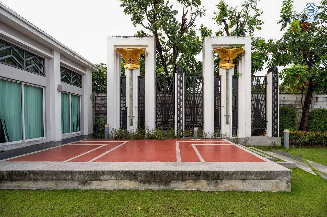 บ้านมือสองตกแต่งใหม่ ทำเลใจกลางเมือง โครงการ บ้านกลางเมือง ลาดพร้าว87 ทาวน์โฮม 3 ชั้น เนื้อที่ 20 ตร.ว. ฟังก์ชัน 3 ห้องนอน 3 ห้องน้ำ จอดรถได้ 2 คัน เชื่อมต่อทั้งถนนเกษตร-นวมินทร์, ลาดพร้าว, รัชโยธินฯ ใกล้ทางด่วนรามอินทรา และรถไฟฟ้าสายสีเหลือง "สถานีลาดพร้าว 83"