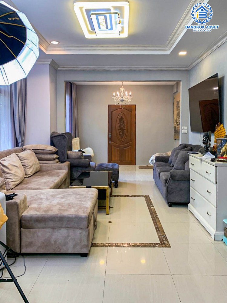 *****บ้านเดี่ยวมือสอง โครงการ เศรษฐสิริ ประชาชื่น เฟส4 เนื้อที่กว้าง 90.20 ตร.ว. ฟังก์ชัน 4 ห้องนอน 3 ห้องน้ำ 2 ที่จอดรถ พร้อมอยู่ บนทำเลเดินทางสะดวก เชื่อมต่อถนนประชาชื่น ถนนแจ้งวัฒนะ-ปากเกร็ด ถนนสามัคคี ใกล้รถไฟฟ้าสายสีม่วง "สถานีศูนย์ราชการนนทบุรี" และจุดขึ้นทางด่วน "งามวงศ์วาน"